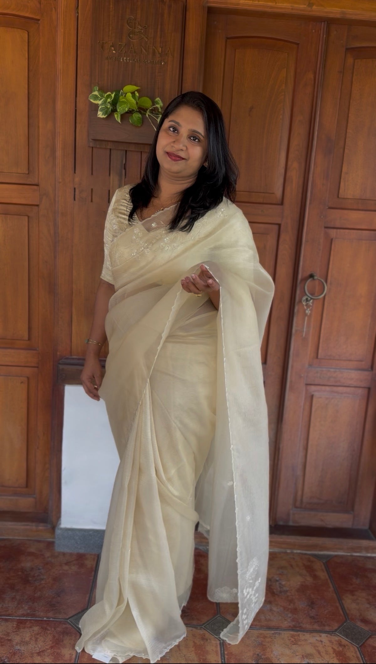 AMCR4..crush organza handembroidery saree