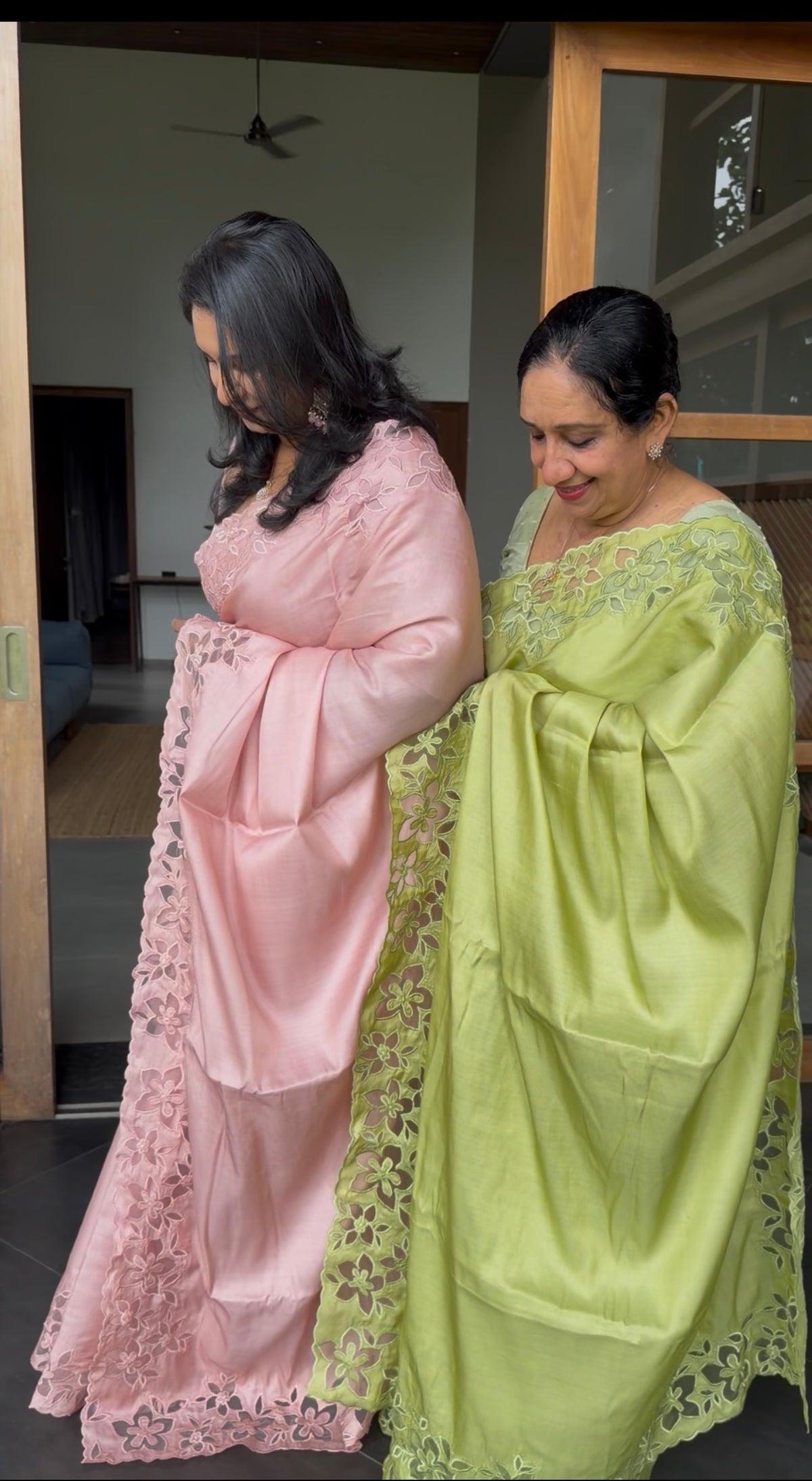 KST70 Semitusser net aplique saree