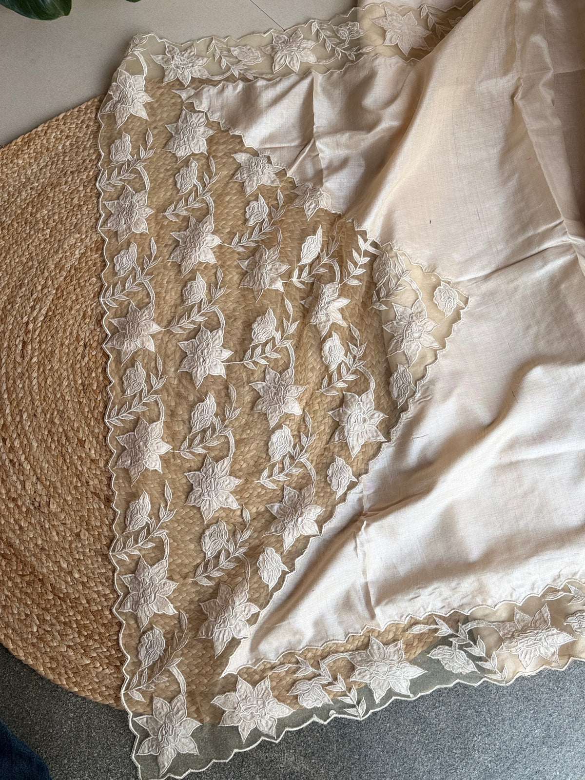 KDT35 Dhessitusser net aplique saree