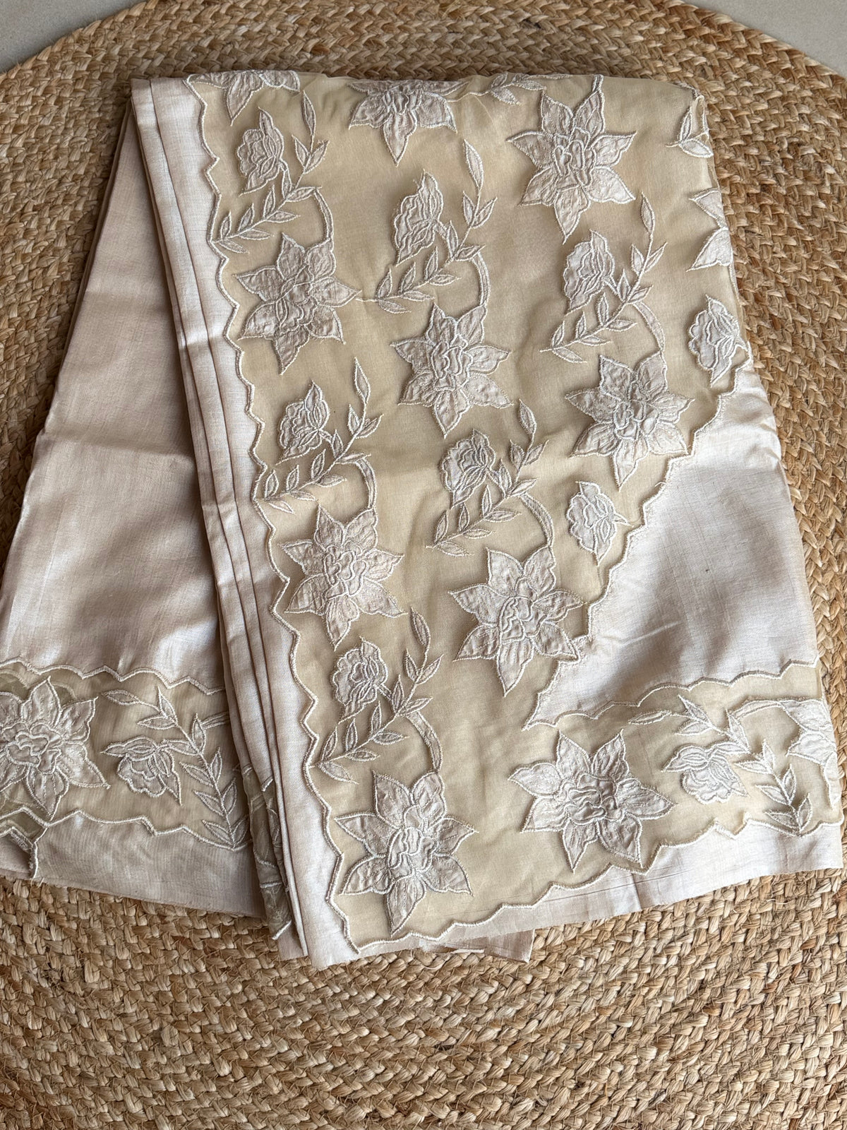 KDT35 Dhessitusser net aplique saree